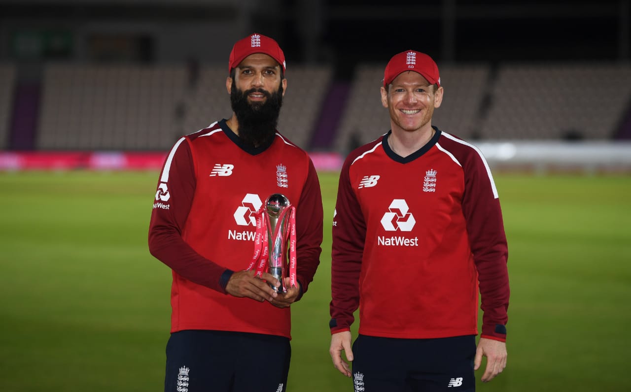 Moeen Ali and Eoin Morgan with the trophy adter 2-1 victory over Australia. Source : @ICC